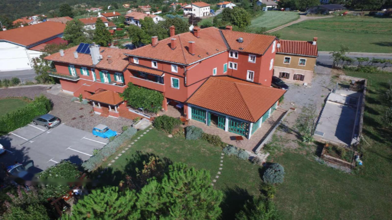 Casa en Sežana, Eslovenia, 1 500 m² - imagen 1