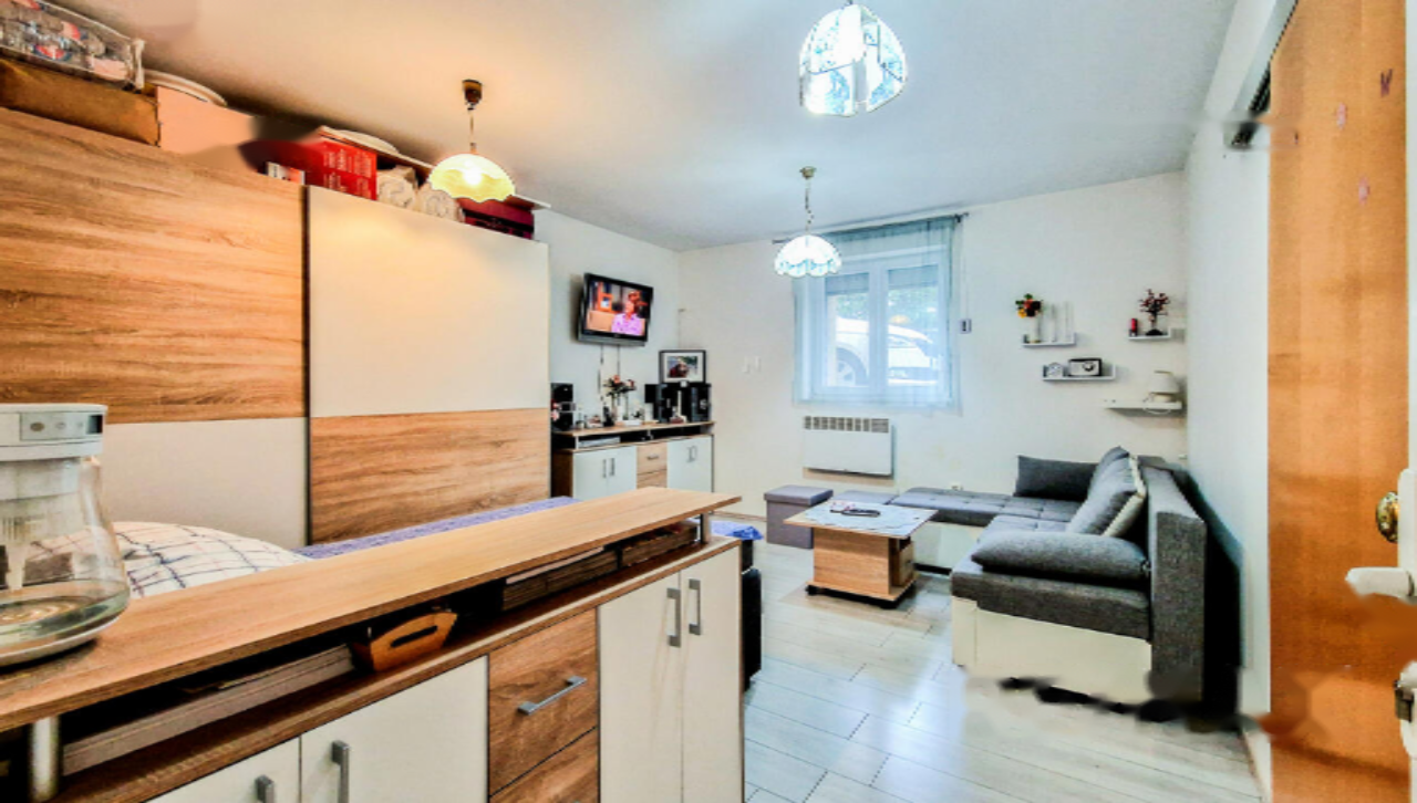 Piso en Liubliana, Eslovenia, 42 m² - imagen 1