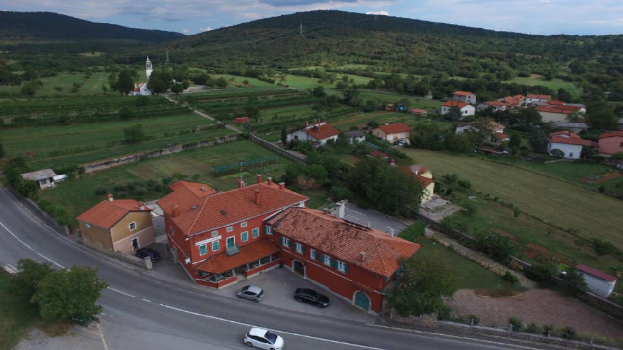 House in Sezana, Slovenia, 1 500 m² - picture 6