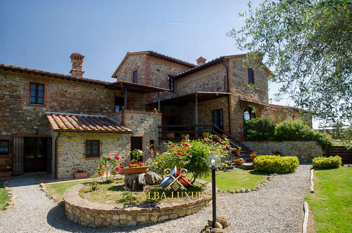 Villa Via Camparca, Italie, 600 m² - image 1