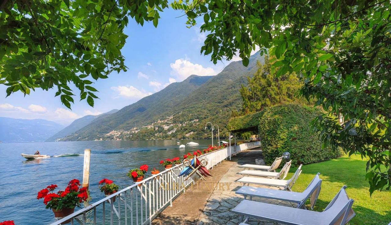 Villa en Faggeto Lario, Italia, 700 m² - imagen 1