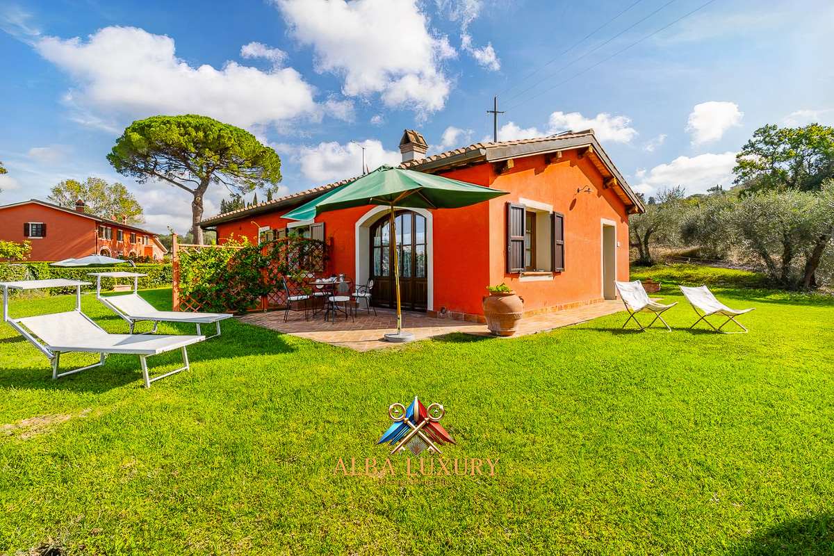 Villa in Castelfiorentino, Italy, 550 m² - picture 1