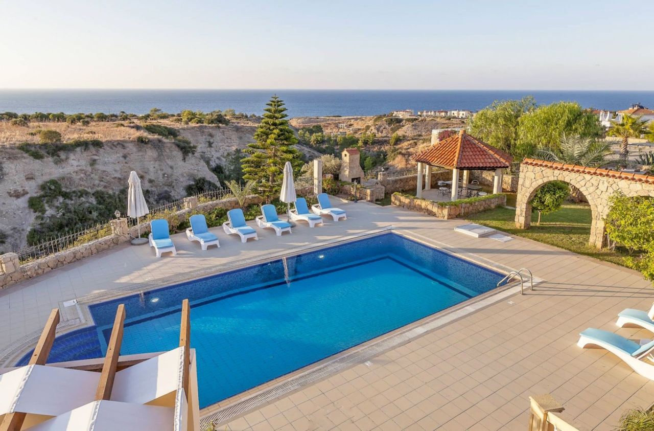 Villa en Kyrenia, Chipre, 120 m² - imagen 1