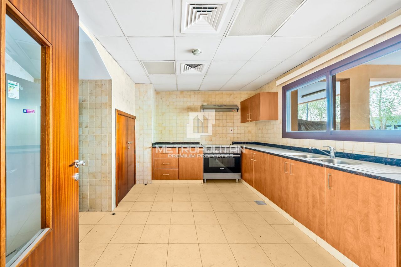 Casa adosada en Dubái, EAU, 337 m² - imagen 6