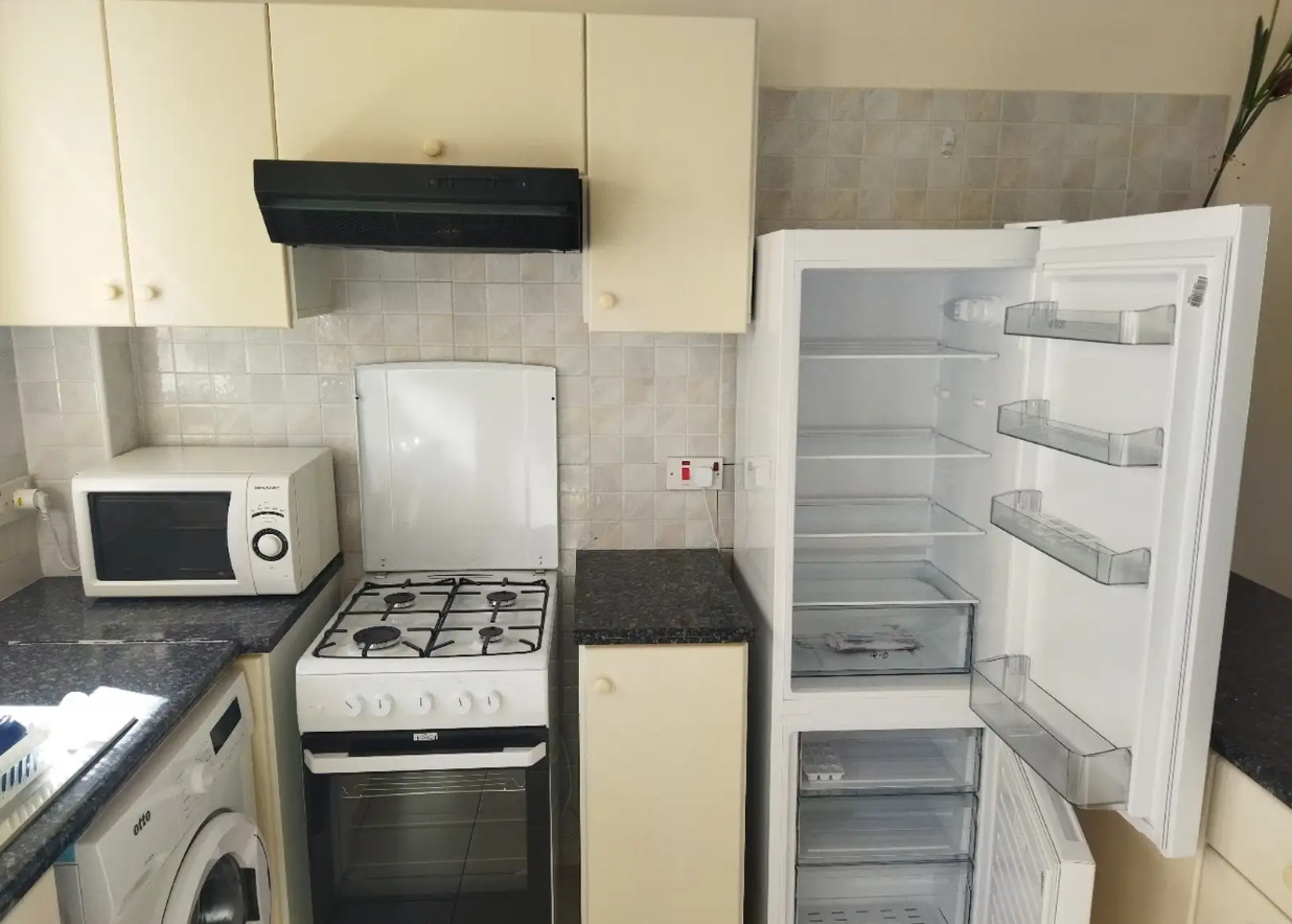 Apartment in Chlorakas, Cyprus - picture 2