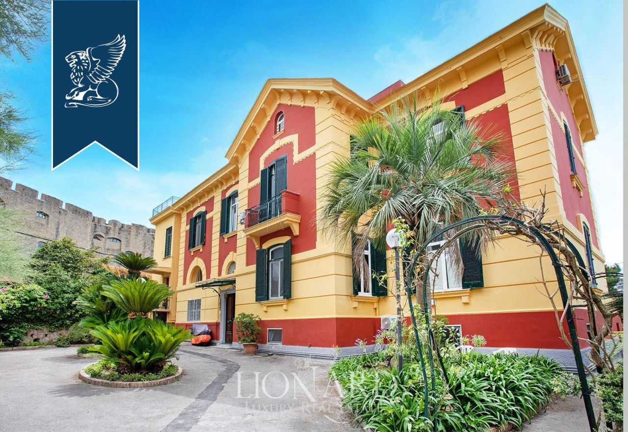 Villa en Nápoles, Italia, 548 m² - imagen 1
