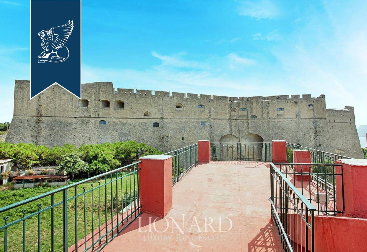 Villa en Nápoles, Italia, 548 m² - imagen 4