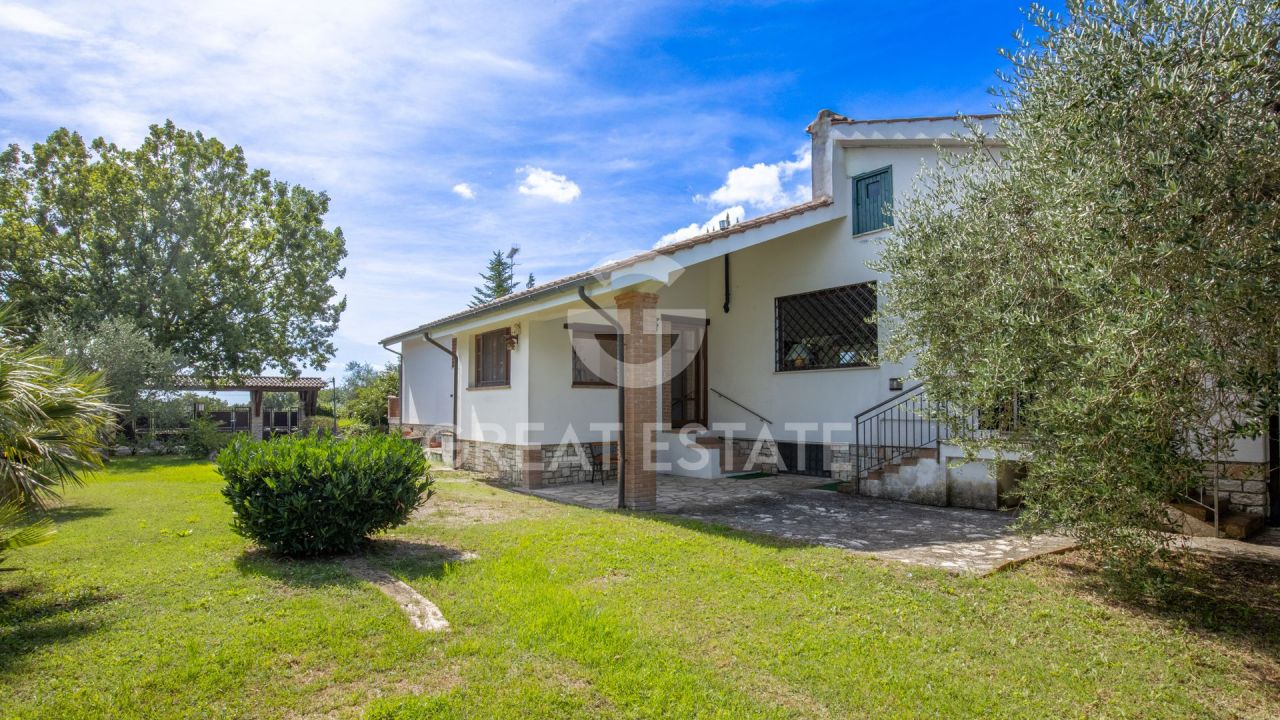 Maison à Amelia, Italie, 301.6 m² - image 1