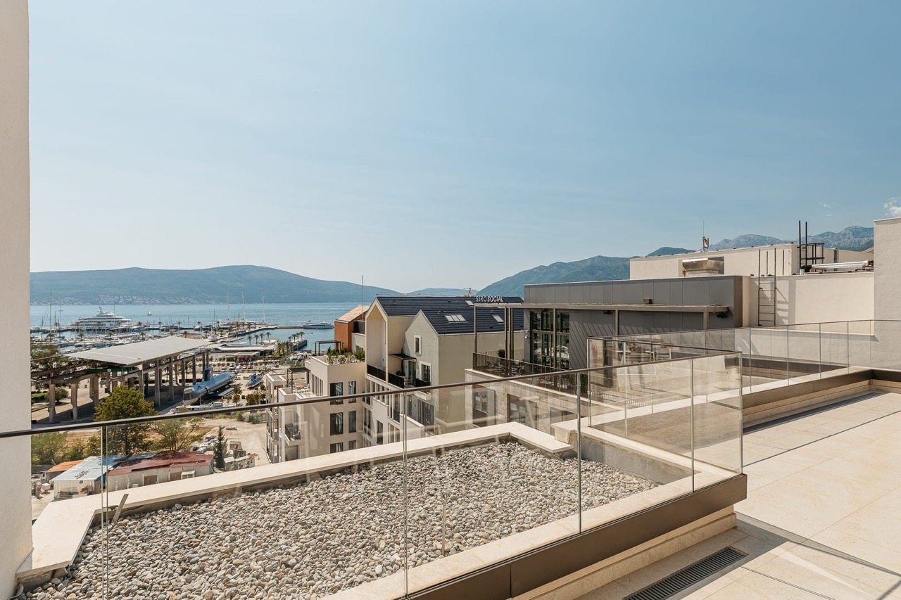 Penthouse in Tivat, Montenegro, 199 m² - picture 3
