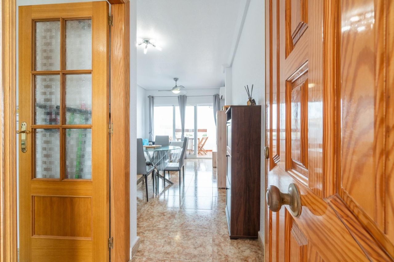 Penthouse in Punta Prima, Spain, 59 m² - picture 7