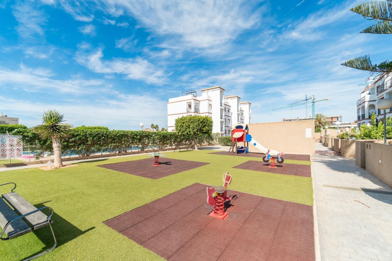 Penthouse in Punta Prima, Spain, 59 m² - picture 16