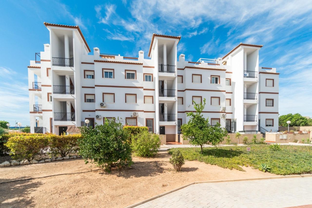 Ático en Punta Prima, España, 59 m² - imagen 1