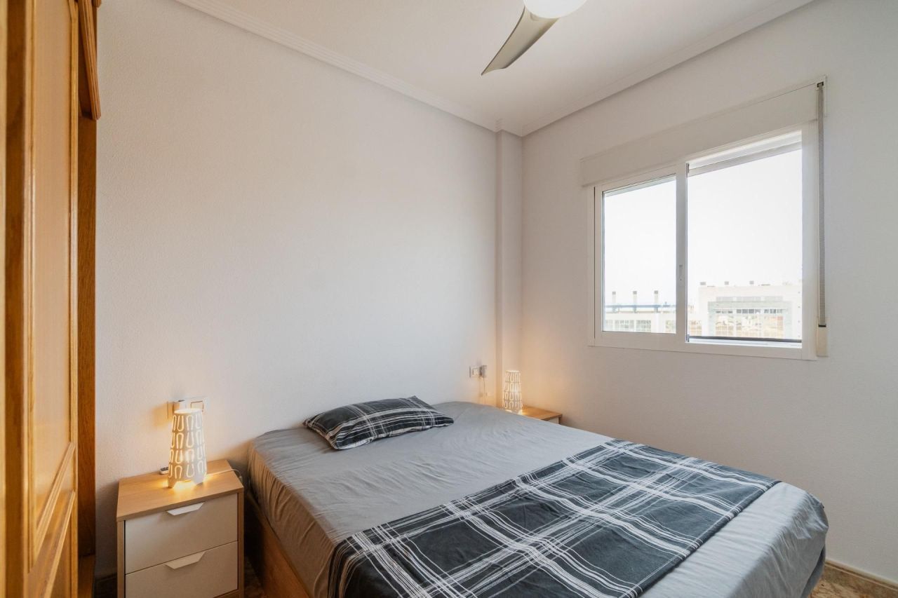 Penthouse in Punta Prima, Spain, 59 m² - picture 9