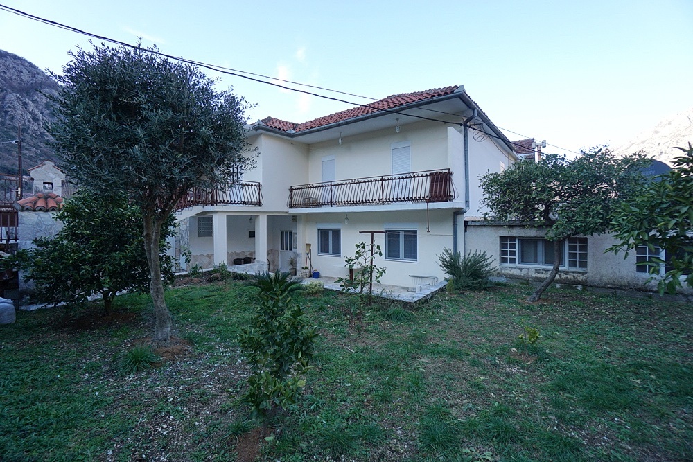 Villa in Kotor, Montenegro, 192 m² - Foto 1