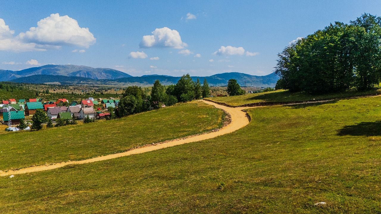 Grundstück in Zabljak, Montenegro, 664 m² - Foto 1