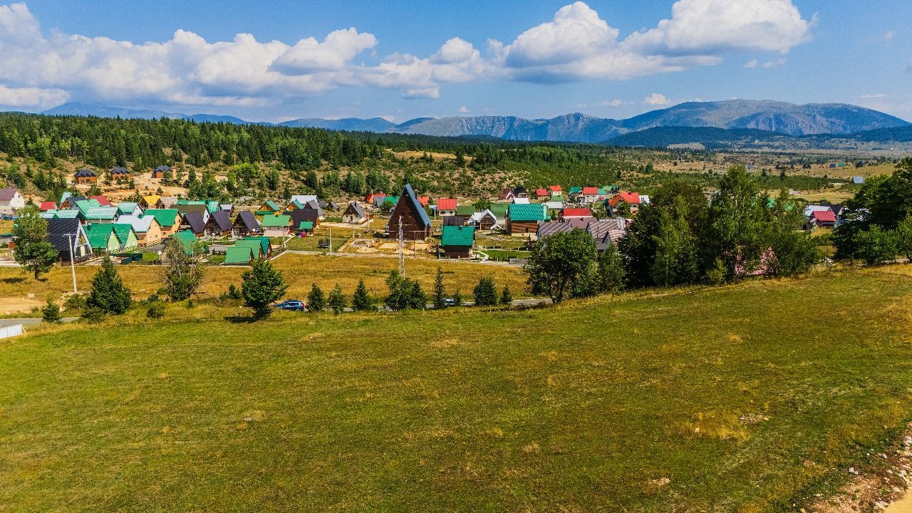 Grundstück in Zabljak, Montenegro, 583 m² - Foto 1