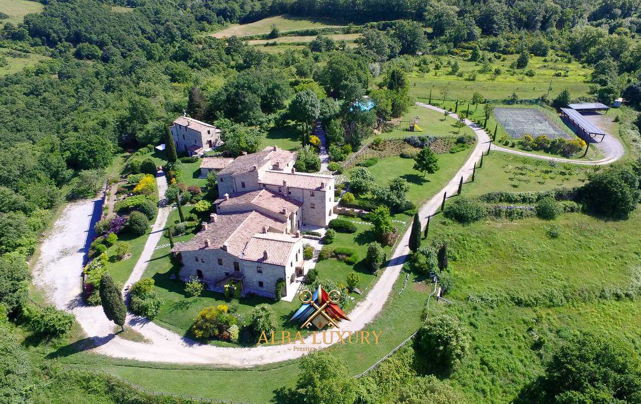Villa en Sarteano, Italia, 400 m² - imagen 1