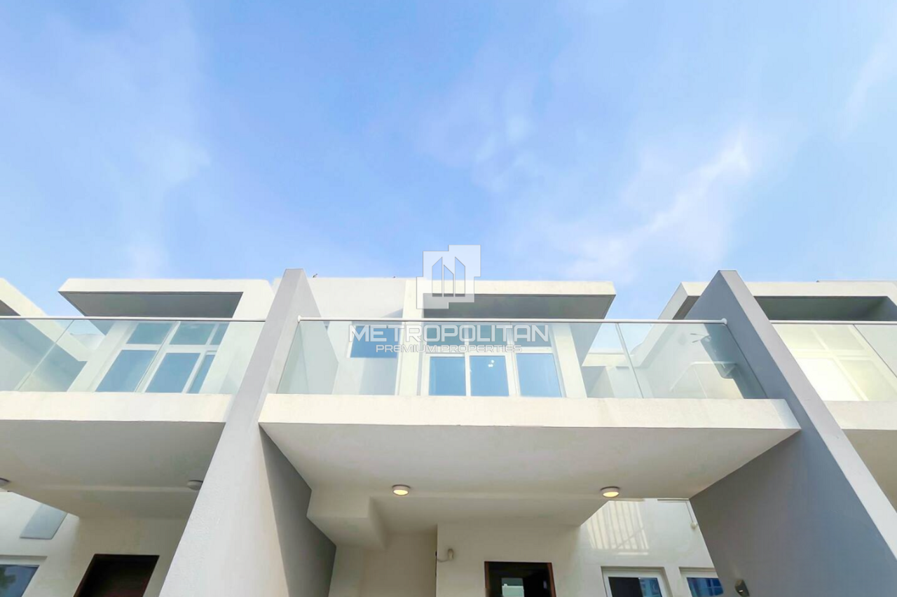 Casa adosada en Dubái, EAU, 115 m² - imagen 1