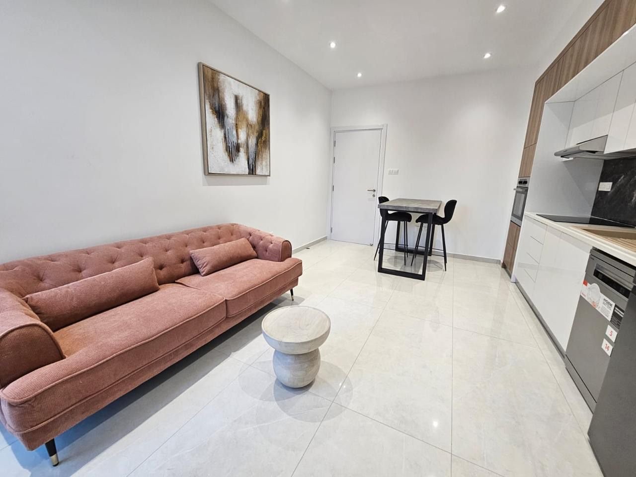 Apartment in Germasogeia, Cyprus - picture 1