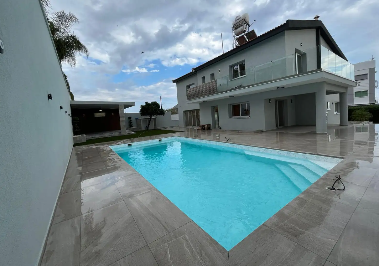 Casa en Agios Athanasios, Chipre, 350 m² - imagen 1