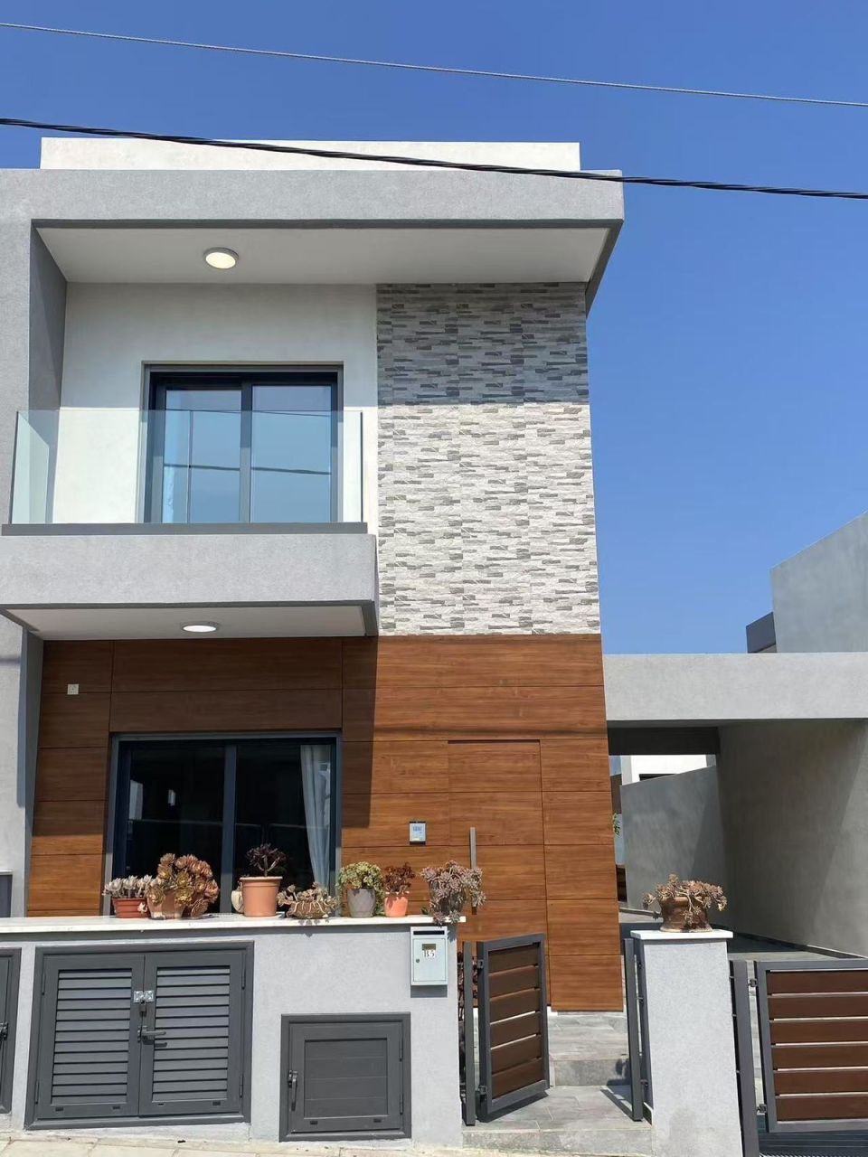 House in Agios Athanasios, Cyprus - picture 1