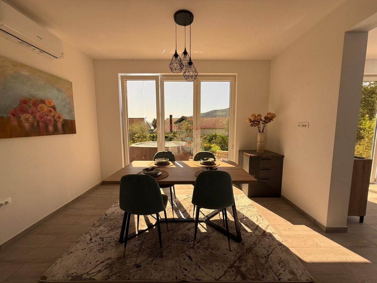 Piso en Herceg-Novi, Montenegro, 77 m² - imagen 1