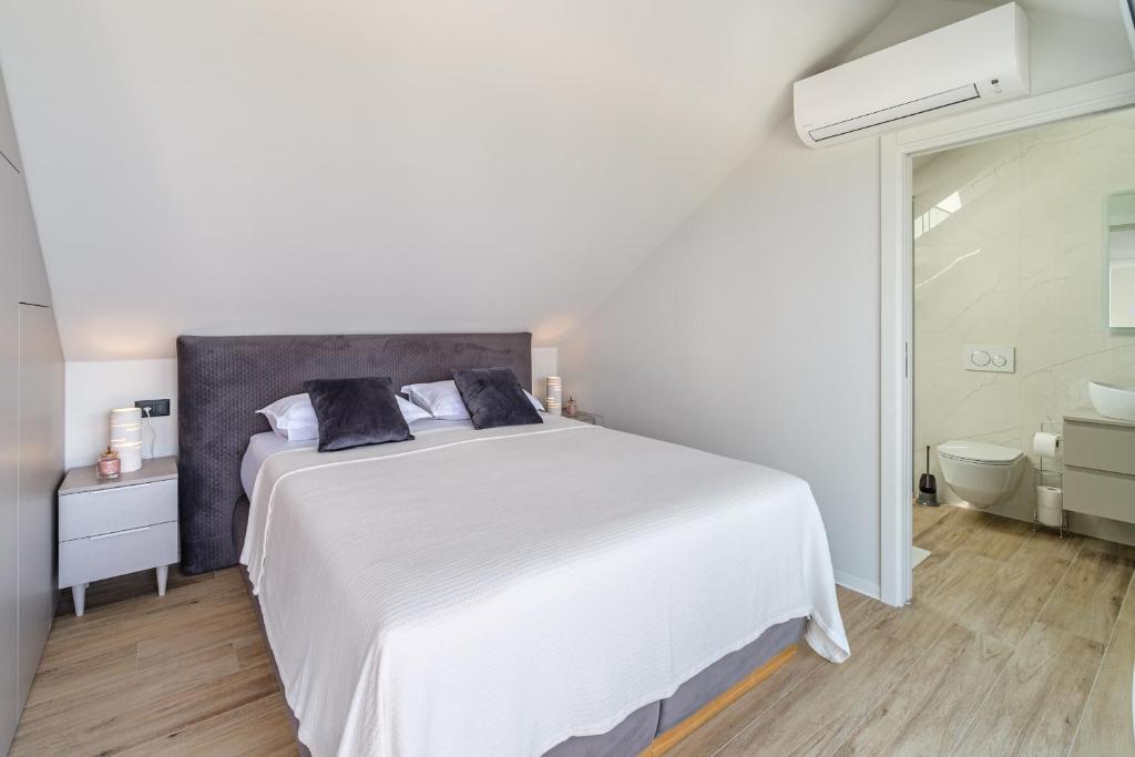 Villa on Brac, Croatia, 96 m² - picture 14