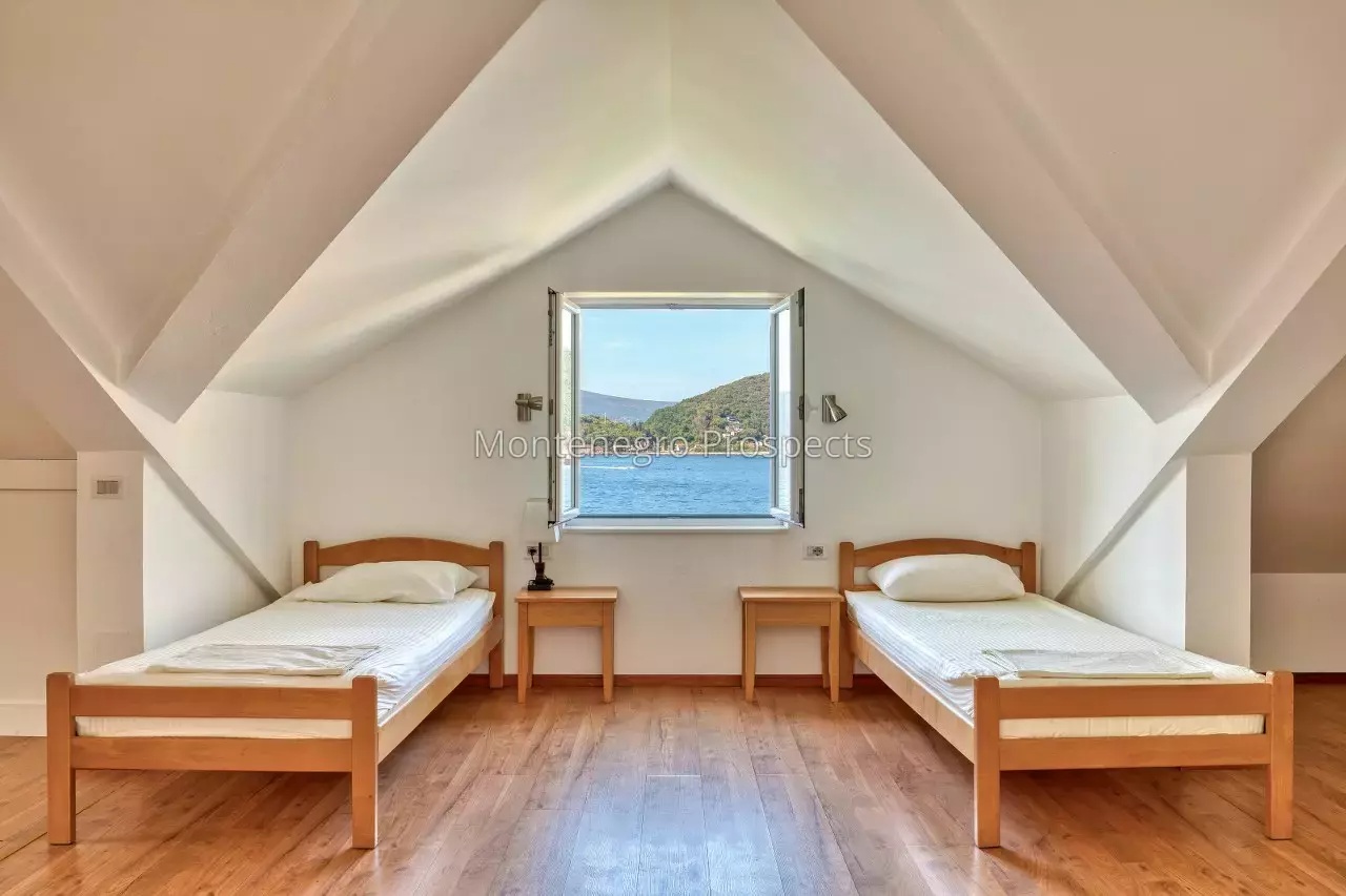 Villa in Lepetane, Montenegro, 300 m² - Foto 1