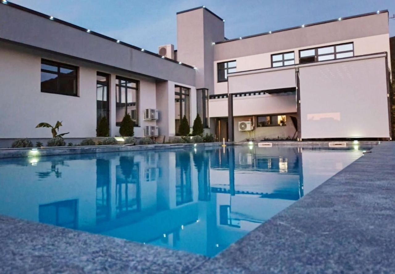 Villa a Belgrado, Serbia, 600 m² - foto 1
