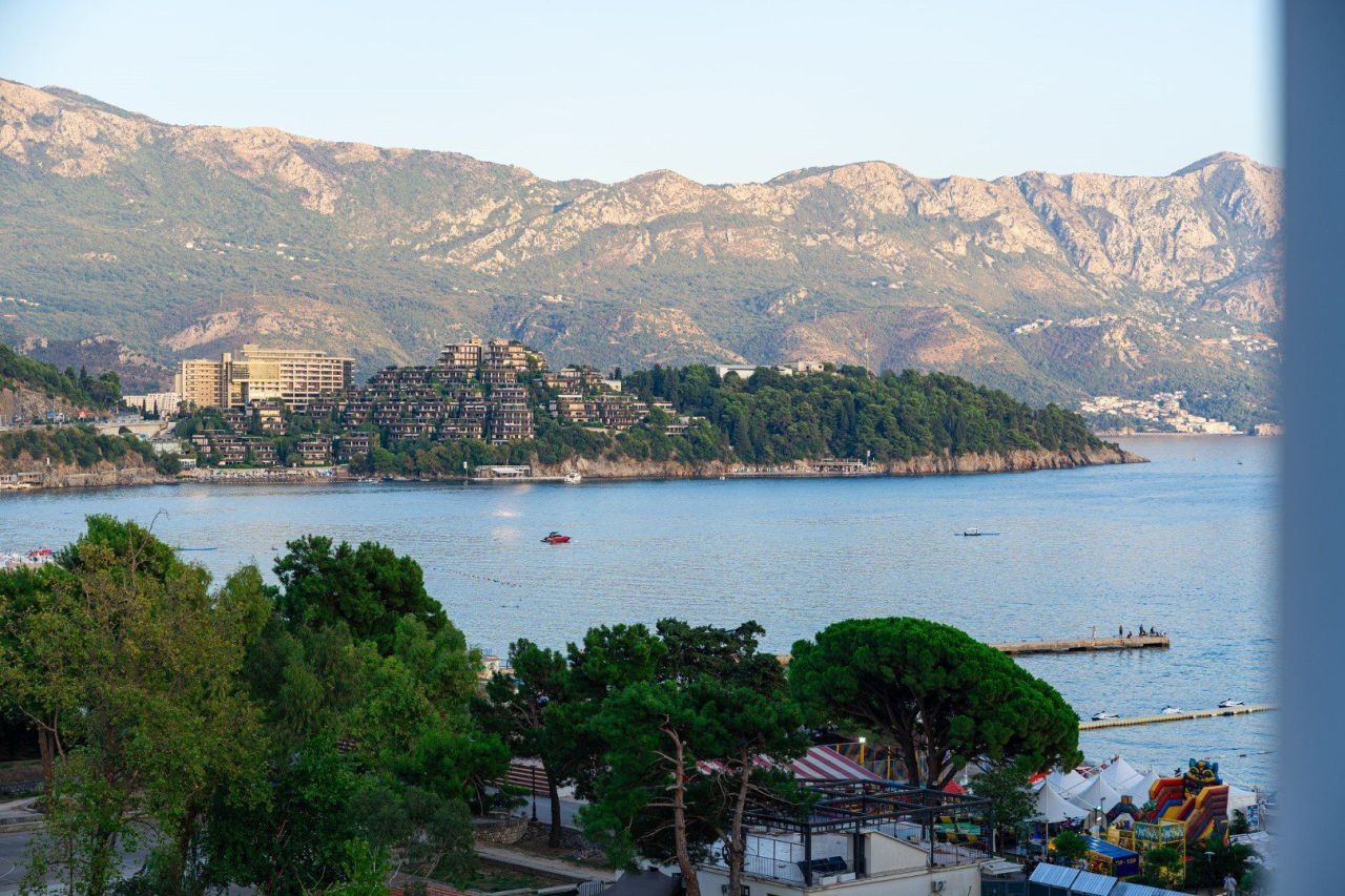 Apartment in Budva, Montenegro, 89 m² - picture 1