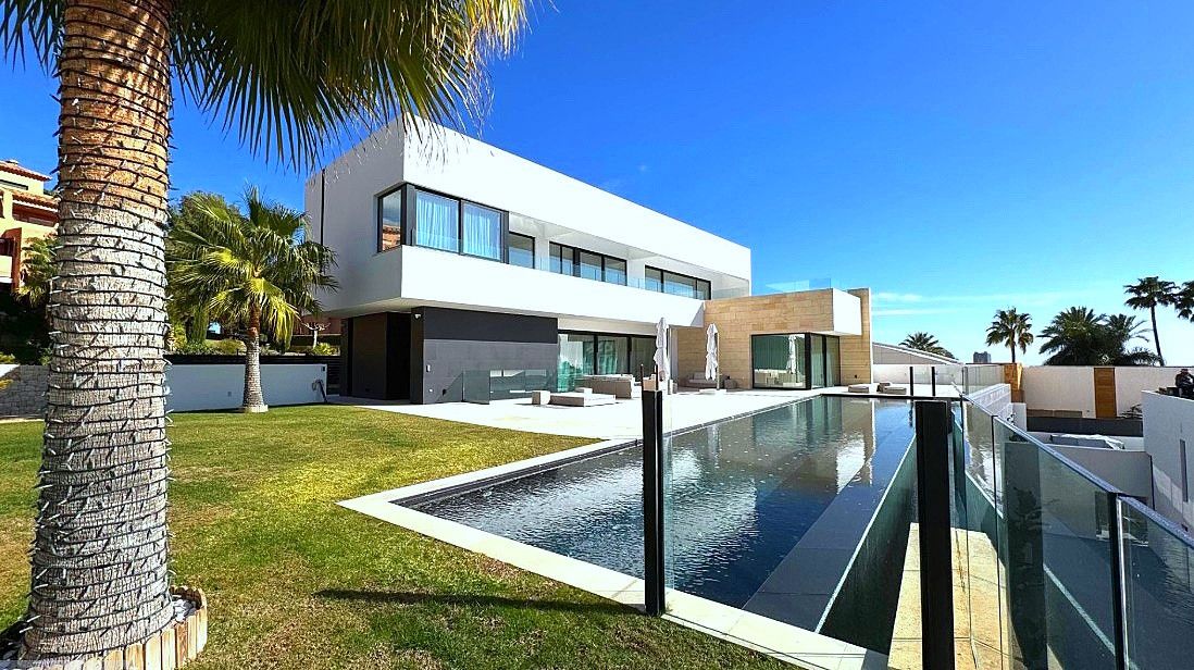 Villa à Finestrat, Espagne, 654 m² - image 1