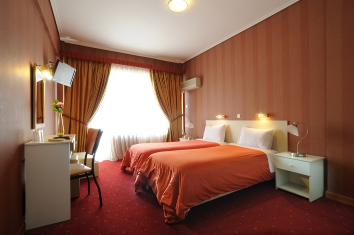 Hotel en Eubea, Grecia, 2 762 m² - imagen 1