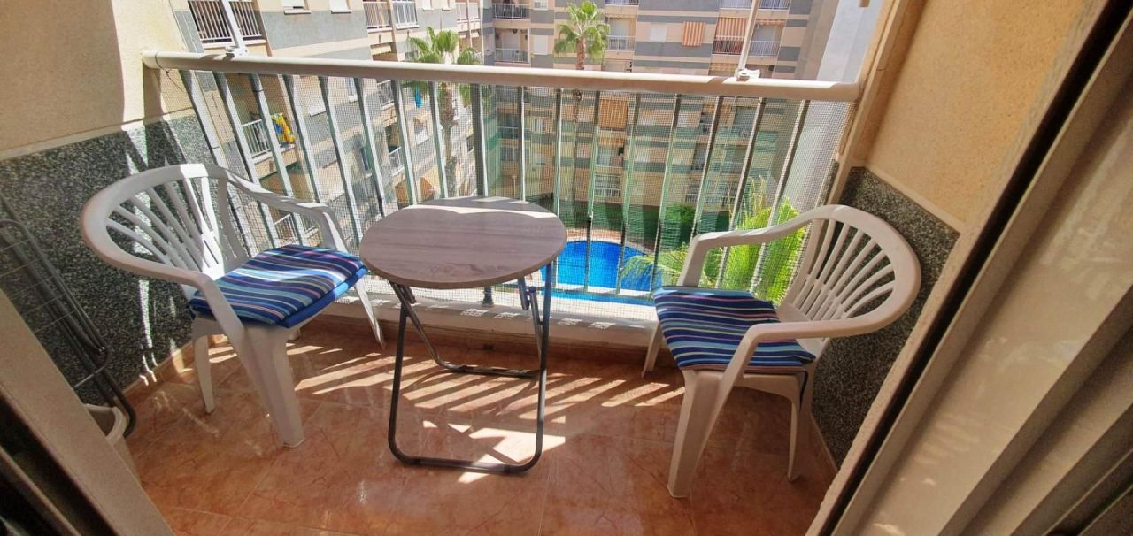 Appartement à Torrevieja, Espagne, 59 m² - image 1