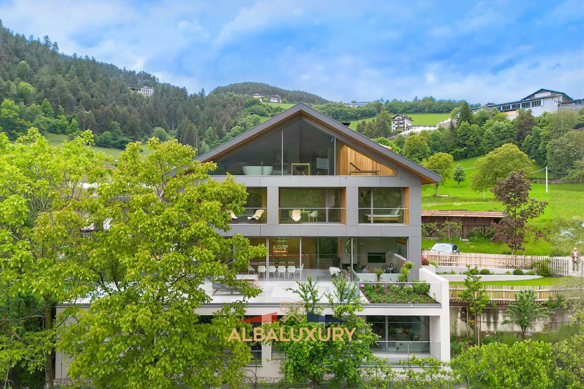 Villa Via S. Osvaldo, Italy, 510 m² - picture 1