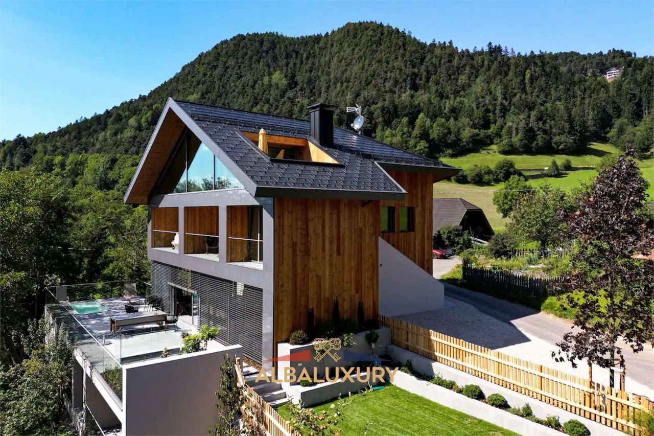 Villa Via S. Osvaldo, Italy, 510 m² - picture 3