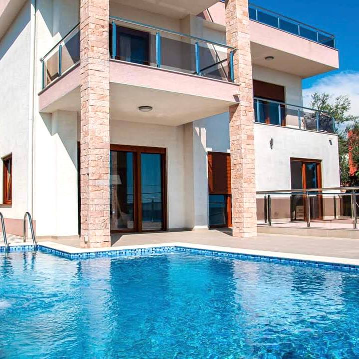 Villa in Bar, Montenegro, 500 m² - picture 1