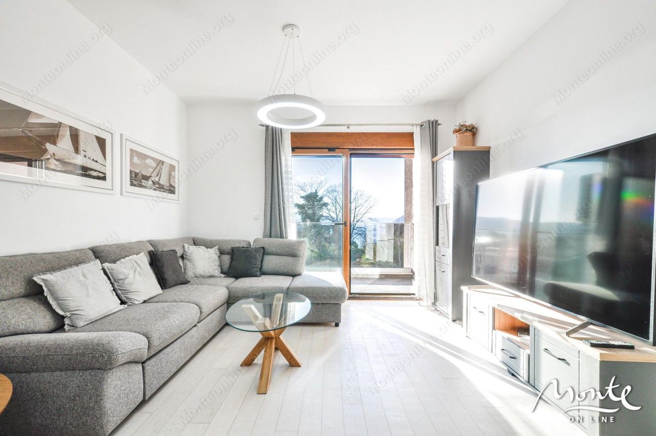 Appartement à Tivat, Monténégro, 69 m² - image 1