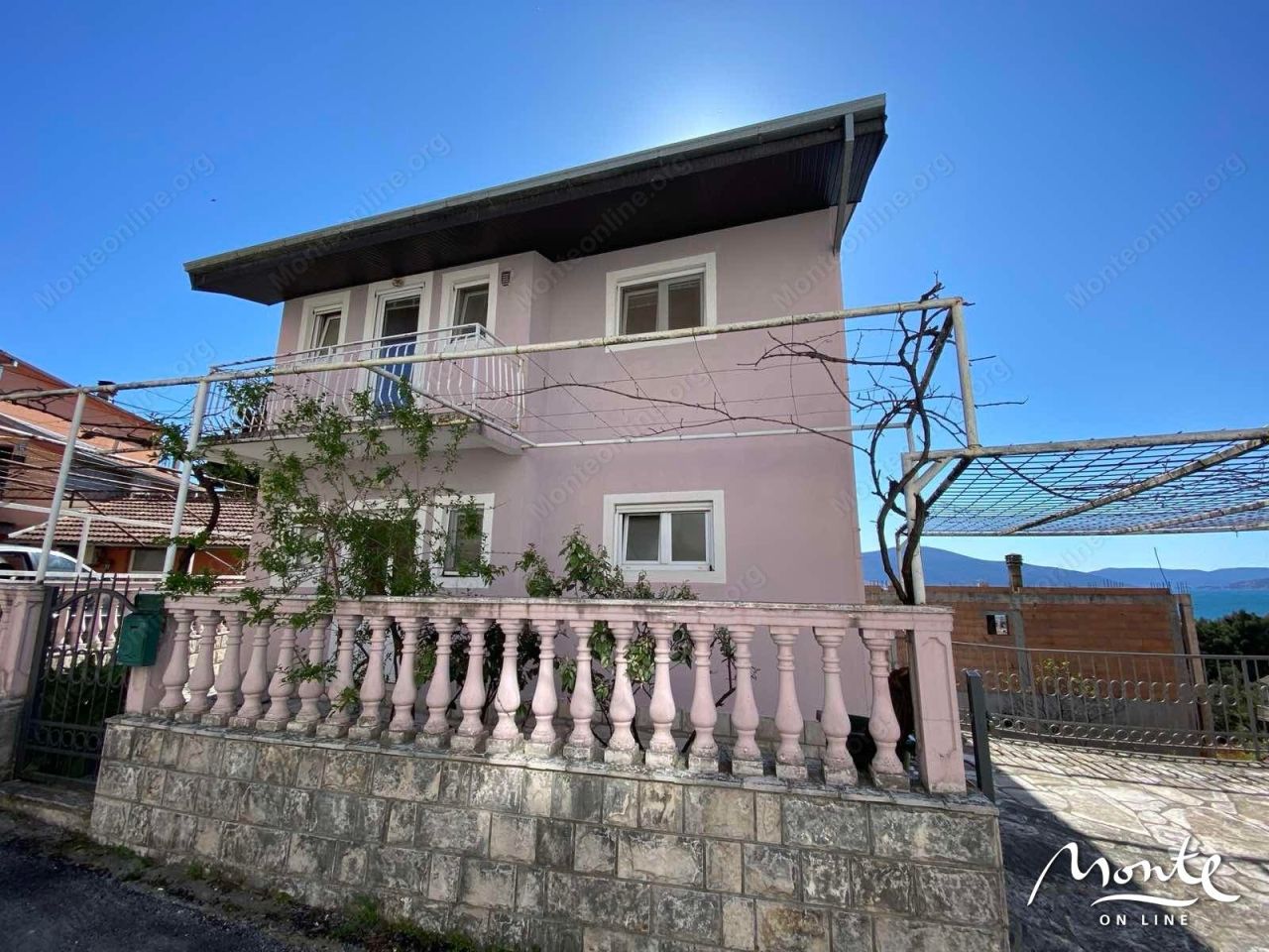 Villa a Tivat, Montenegro, 180 m² - foto 1