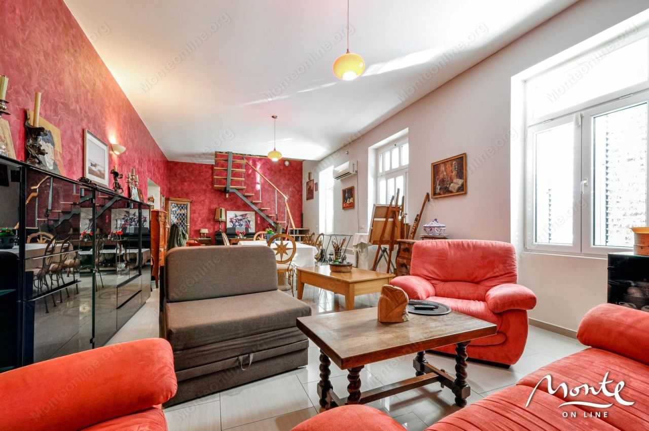 Villa a Tivat, Montenegro, 220 m² - foto 2