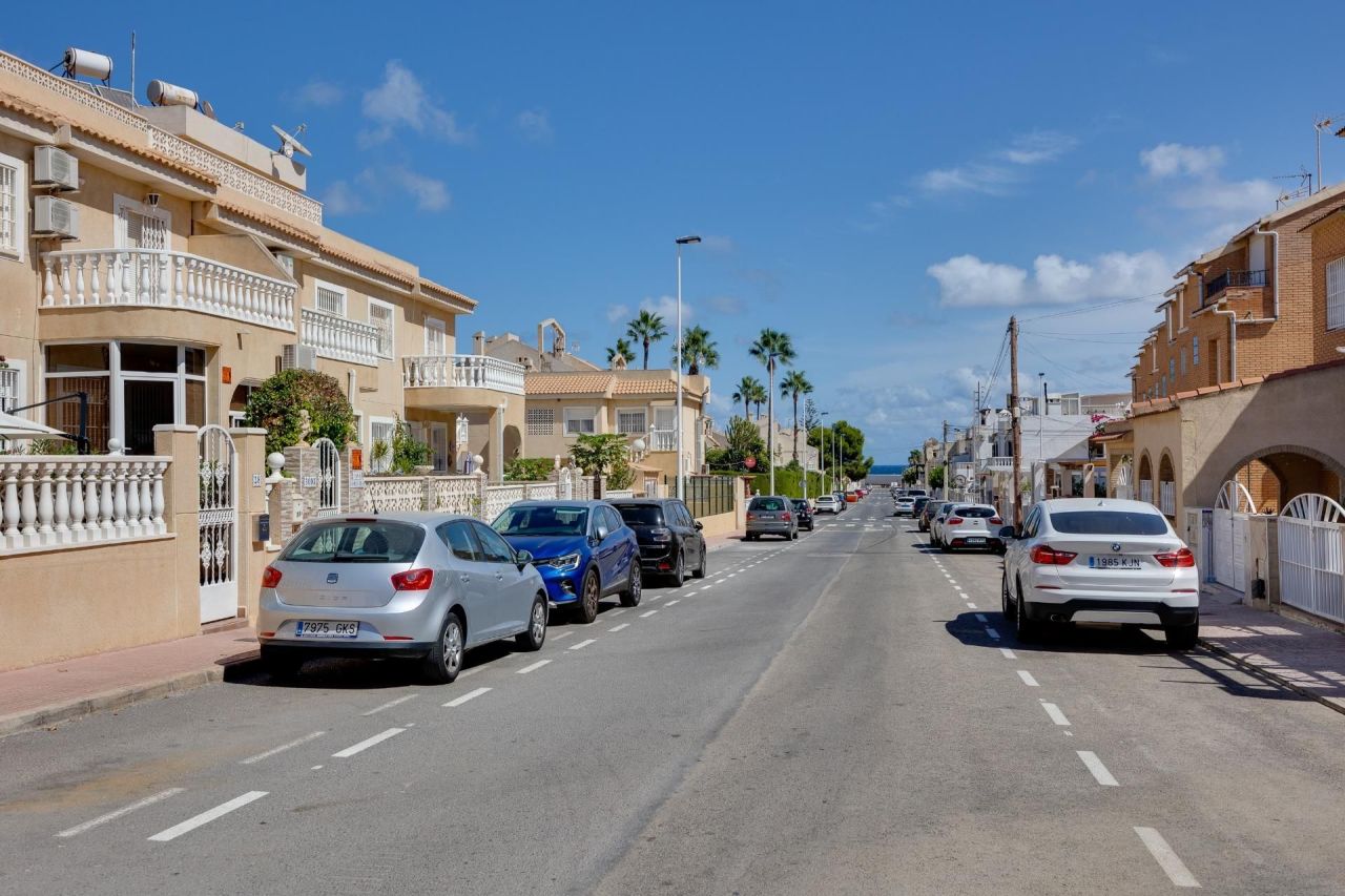 Bungalow à Torrevieja, Espagne, 60 m² - image 1
