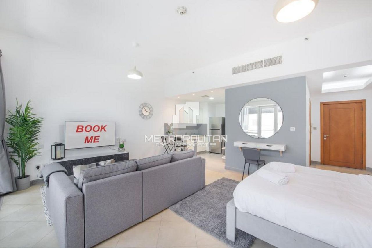 Apartment in Dubai, UAE, 79 m² - picture 1