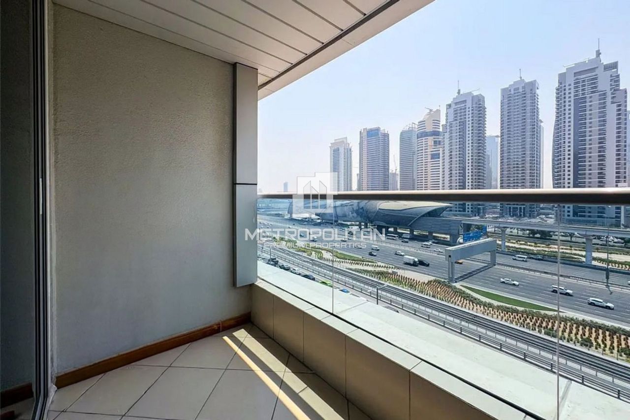 Apartment in Dubai, UAE, 70 m² - picture 1
