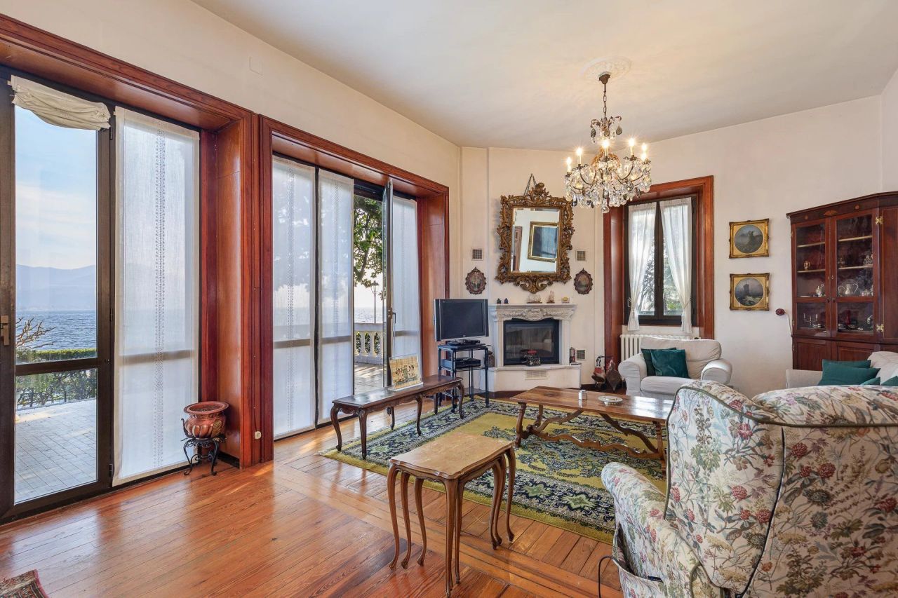 Villa a Varese, Italia, 460 m² - foto 4