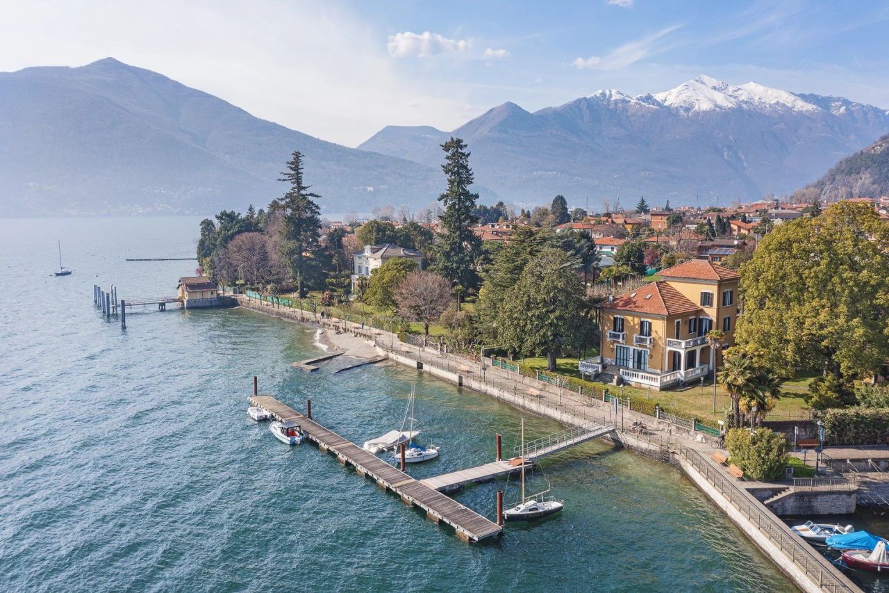 Villa en Varese, Italia, 460 m² - imagen 1
