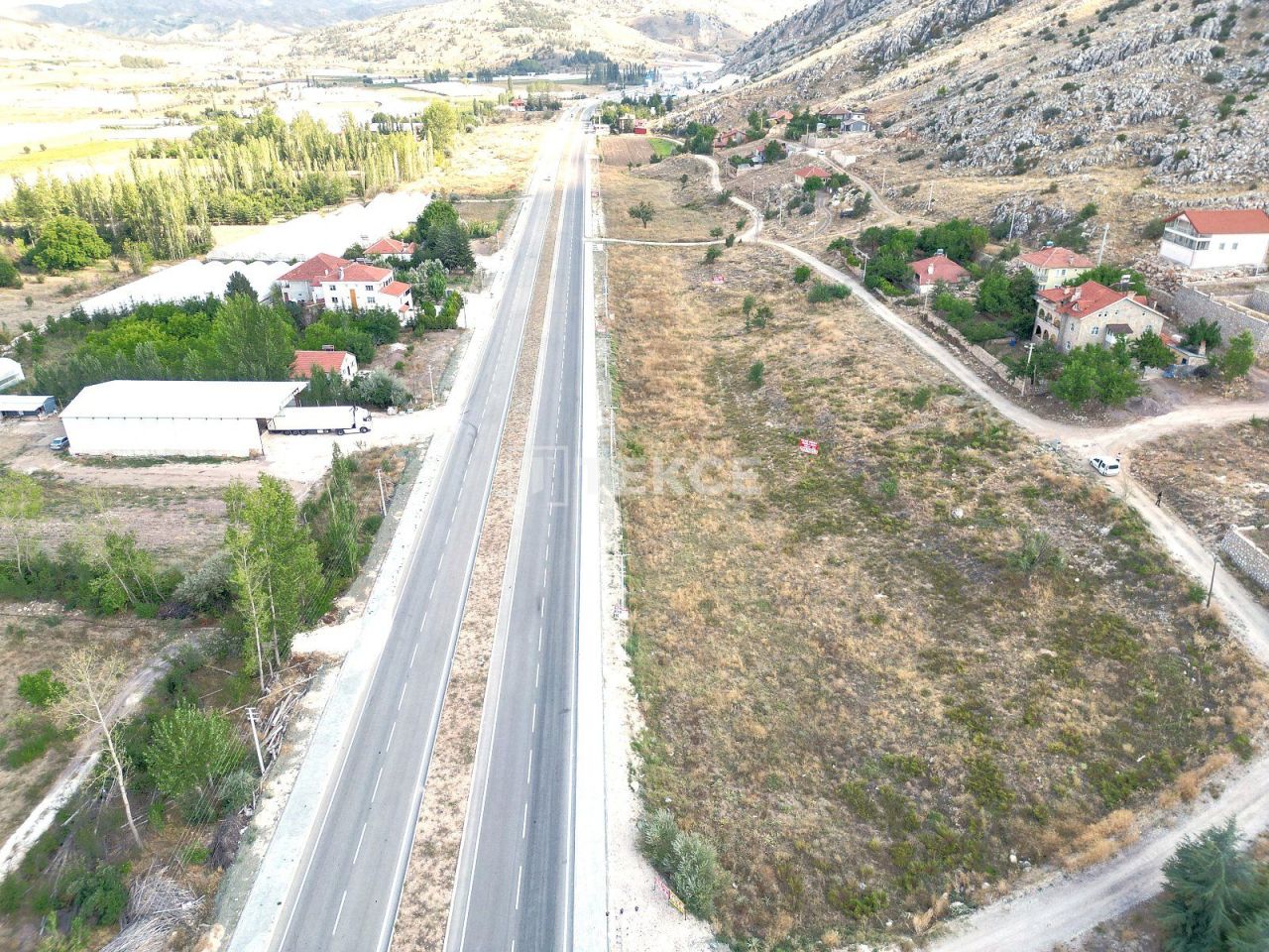 Terrain Çavdır, Turquie, 7 340 m² - image 1
