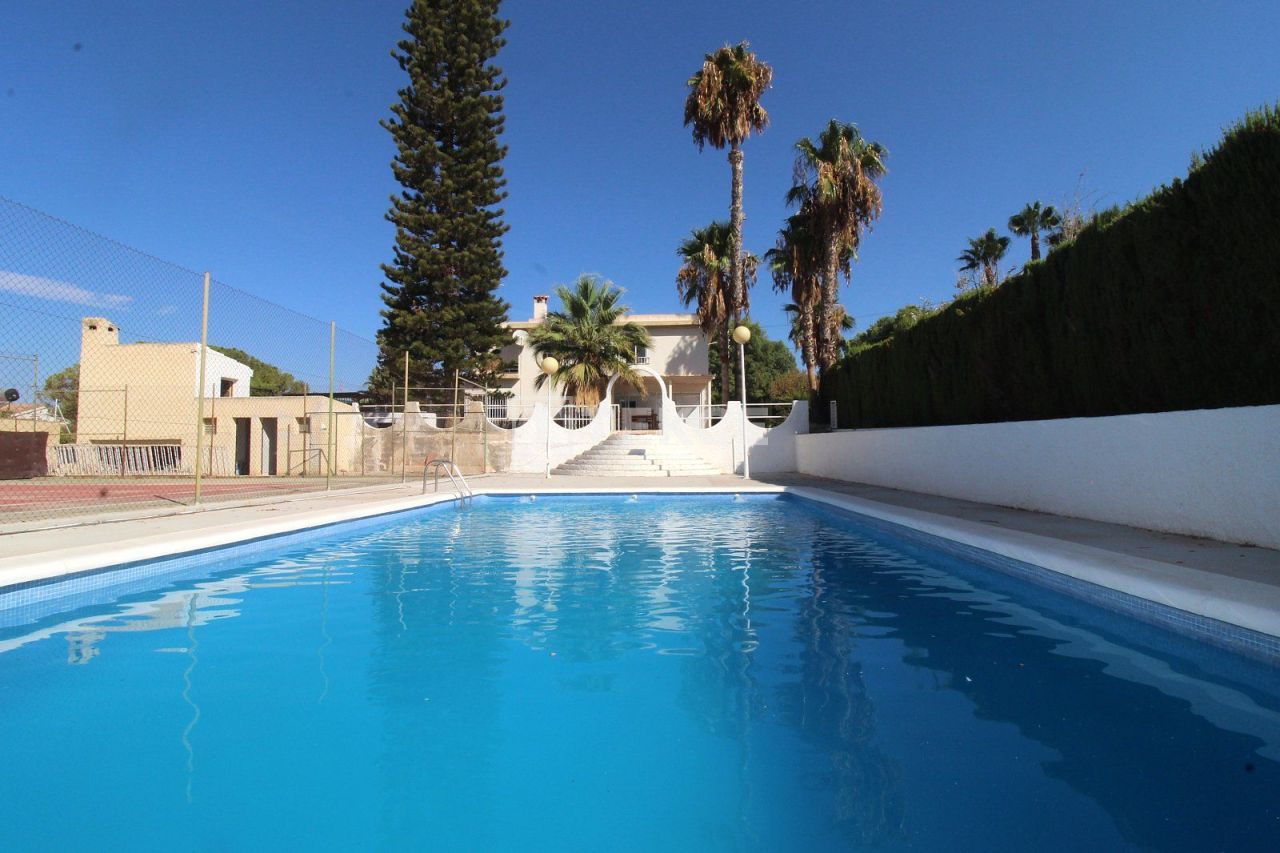 Villa in Elche, Spanien, 203 m² - Foto 1