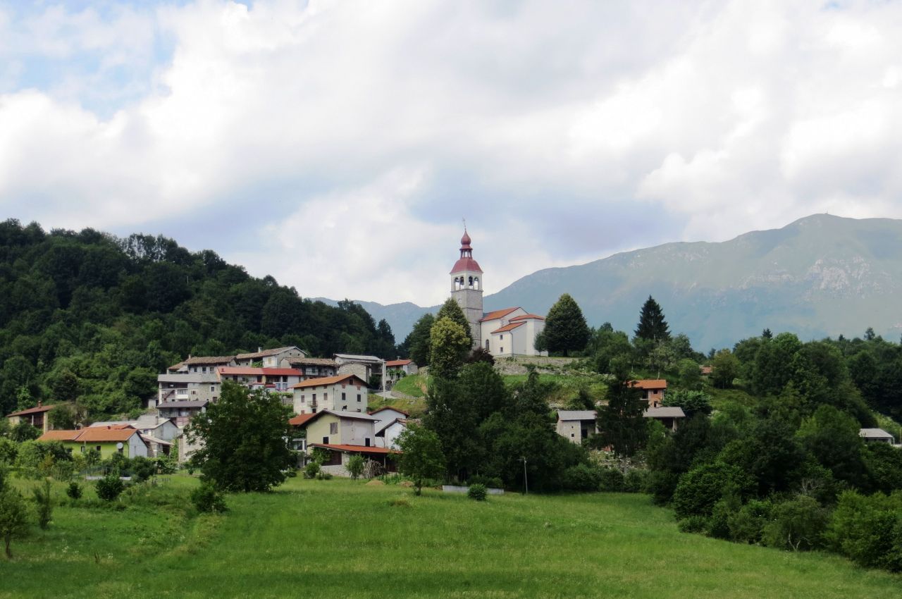 Investment project in Tolmin, Slovenia, 235 m² - picture 1