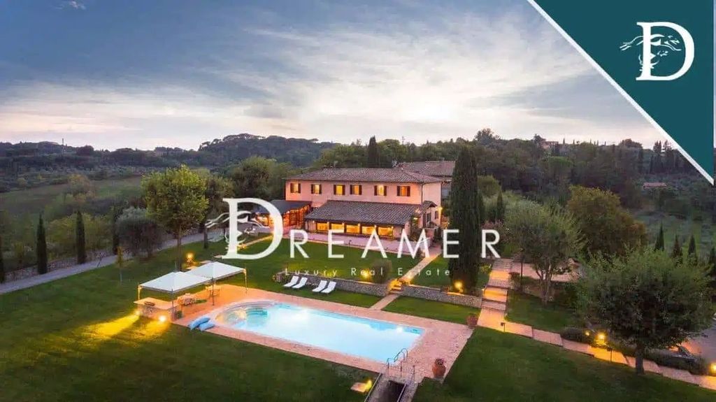 Casa en Siena, Italia, 600 m² - imagen 1