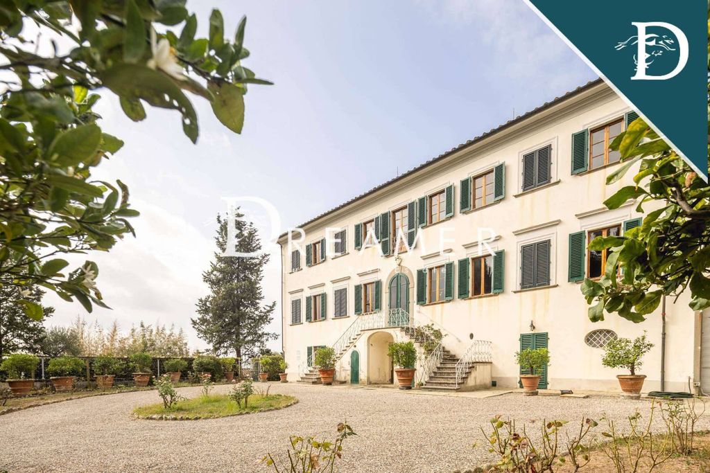 Villa Uzzano, Italia, 2 100 m² - imagen 1