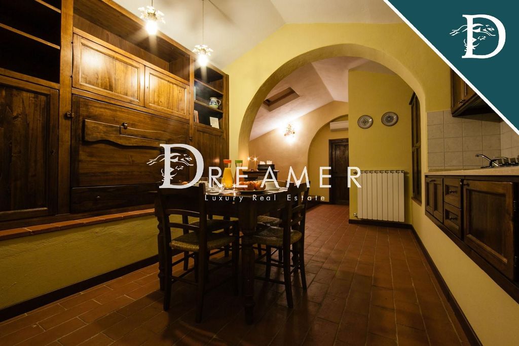 Haus in Cortona, Italien, 1 200 m² - Foto 1